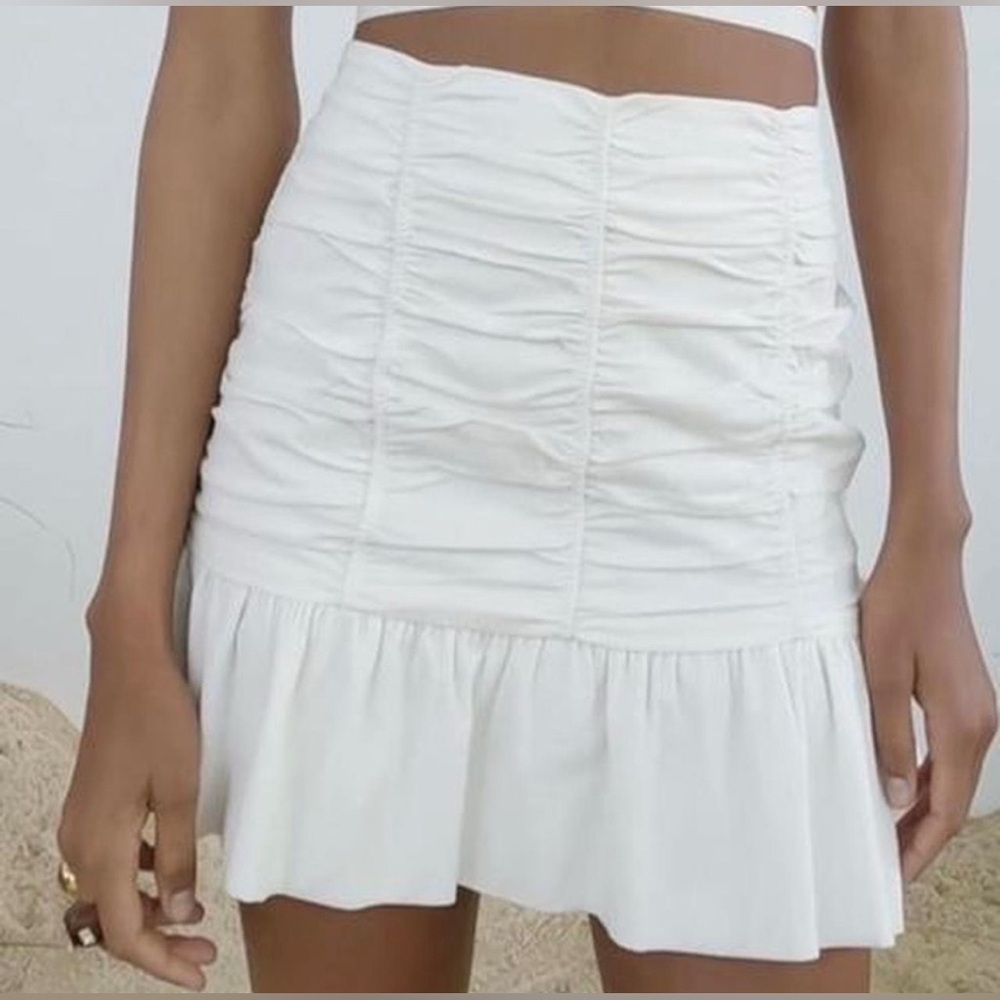 Zara ruched flutter mini skirt.  Size Medium